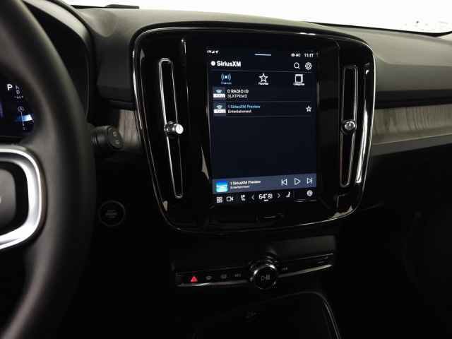 Certified 2024 Volvo XC40 B5 Plus w/ Climate Package AWD/4WD image 23