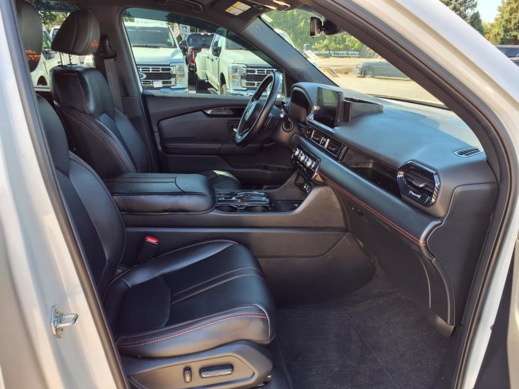 Used 2024 Honda Pilot TrailSport image 5