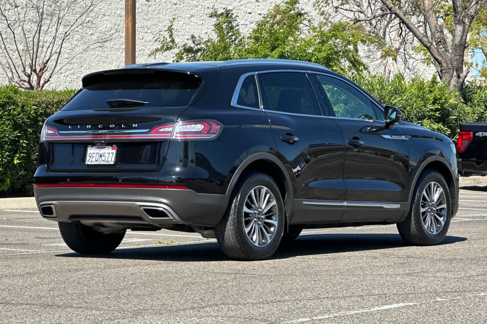 Used 2023 Lincoln Nautilus AWD w/ Premium Package image 2
