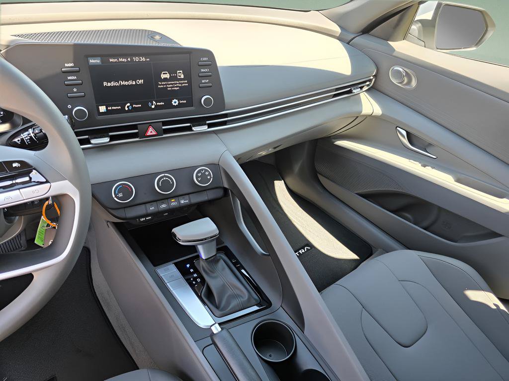 New 2026 Hyundai Elantra SE FWD image 17
