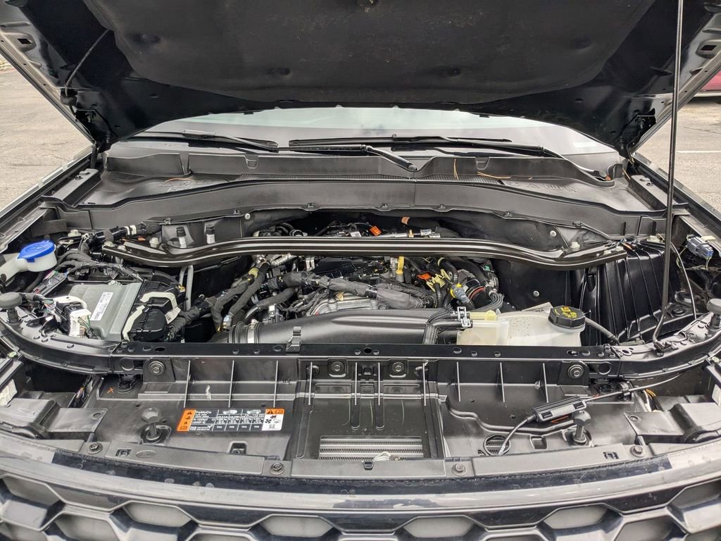 Used 2025 Ford Explorer ST-Line w/ ST-Line Street Pack image 24