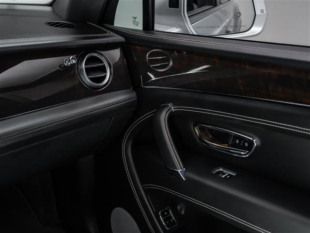 Used 2019 Bentley Bentayga V8 image 32