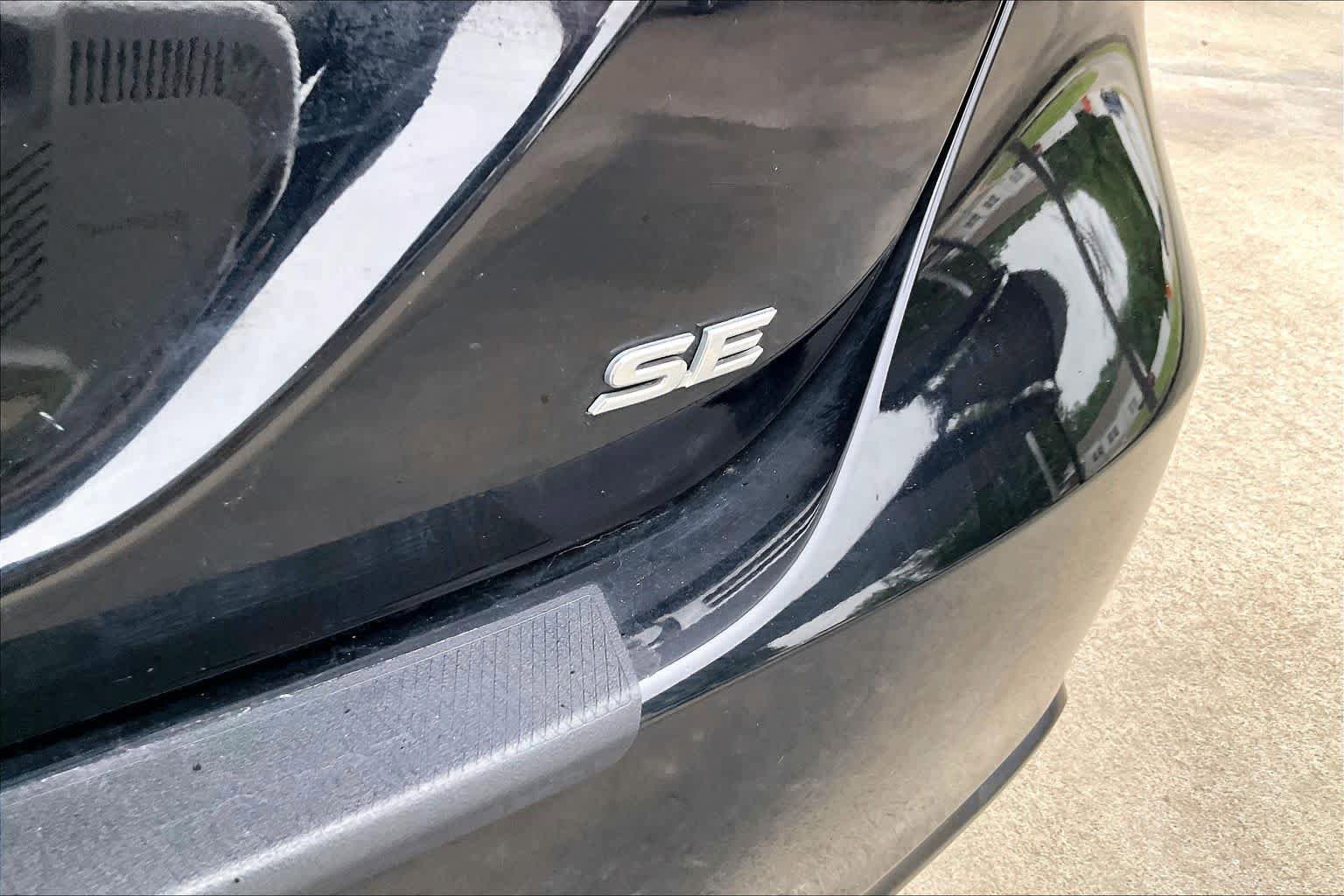 Used 2018 Toyota Camry SE w/ Audio Package FWD image 10