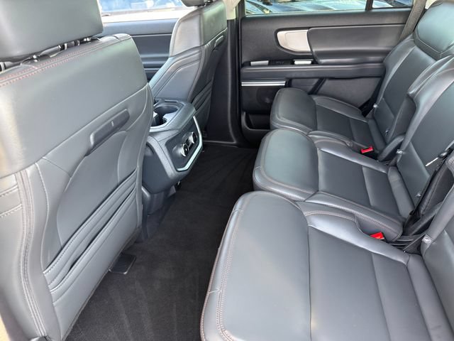 Used 2025 Ford Expedition Active AWD/4WD image 17