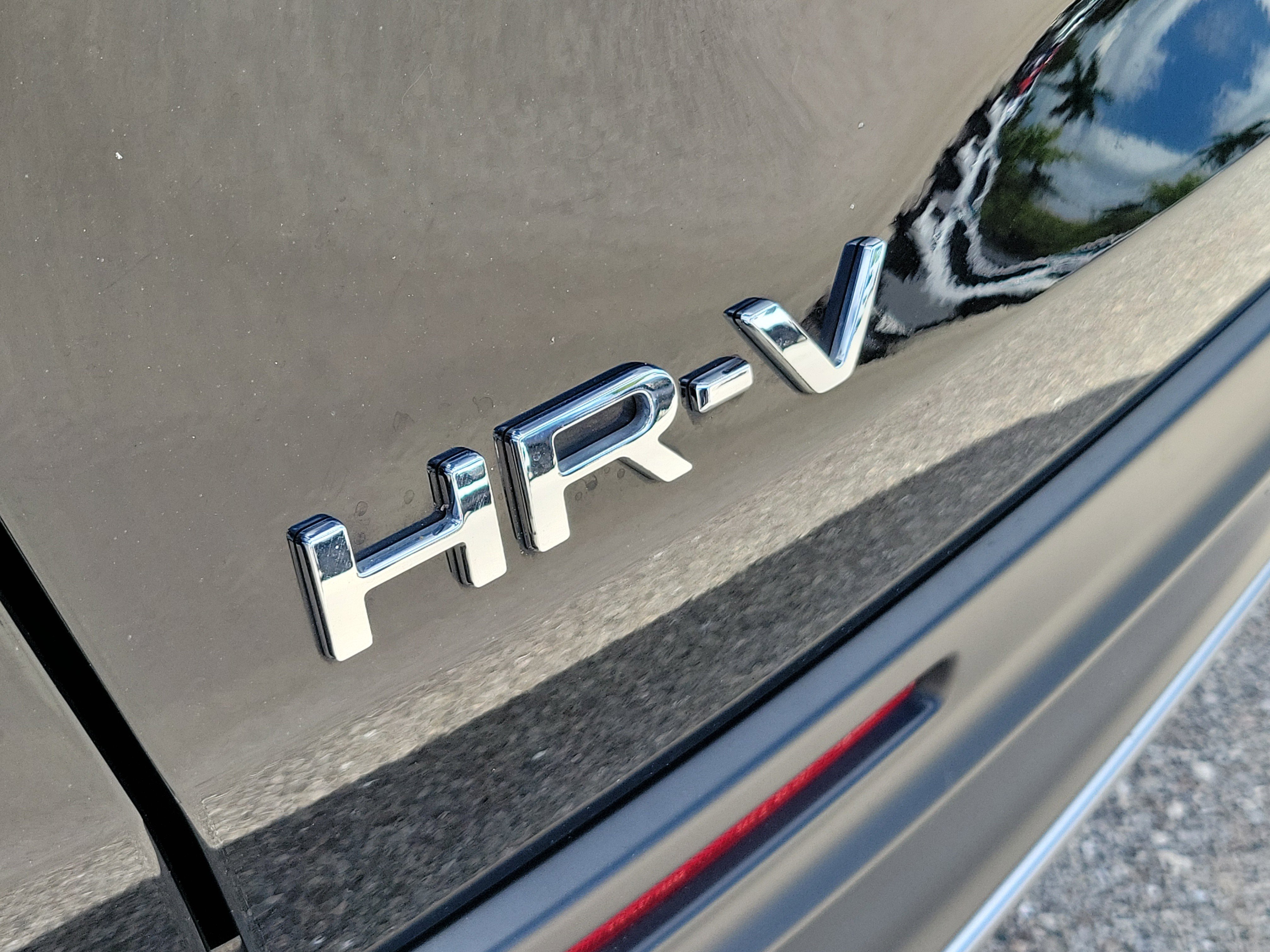 Used 2025 Honda HR-V Sport image 11