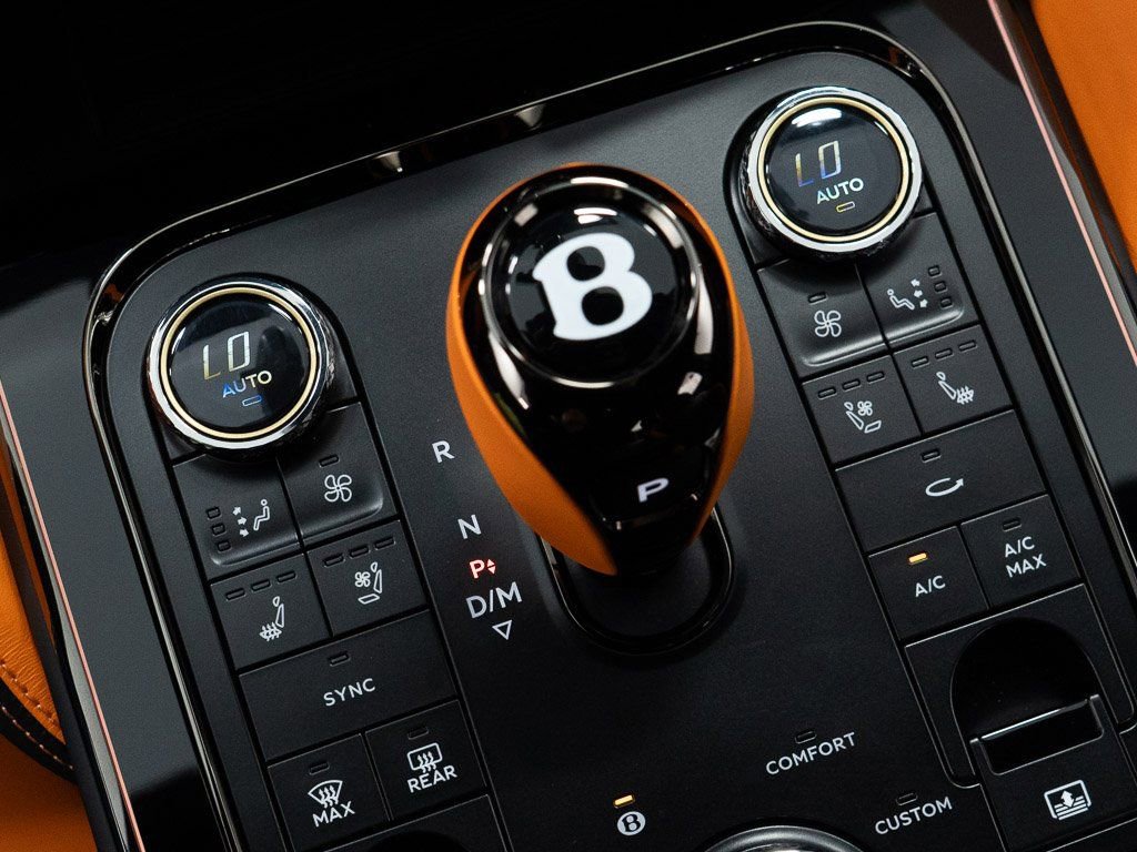 Used 2025 Bentley Flying Spur Plug-In Hybrid image 37
