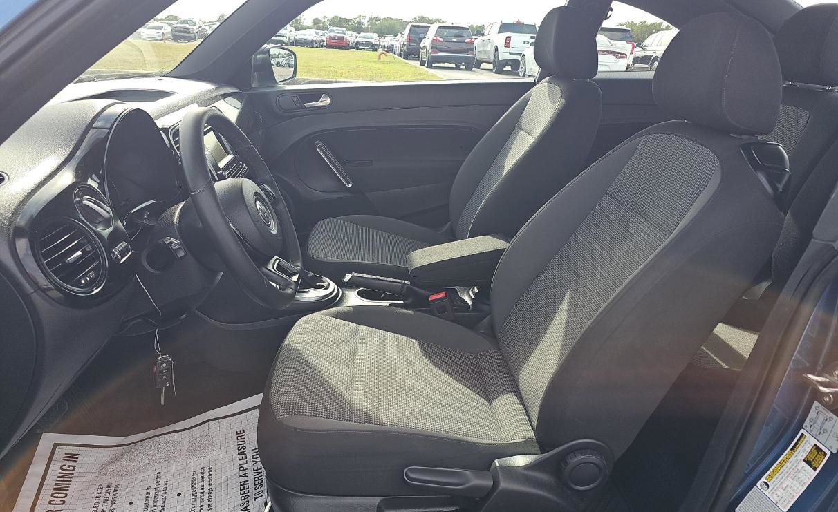 Used 2018 Volkswagen Beetle 2.0T S FWD image 9