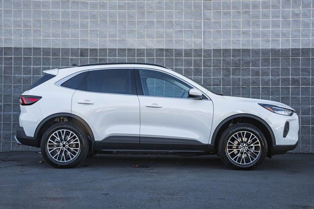 New 2026 Ford Escape SE w/ Class II Trailer Tow Package image 4