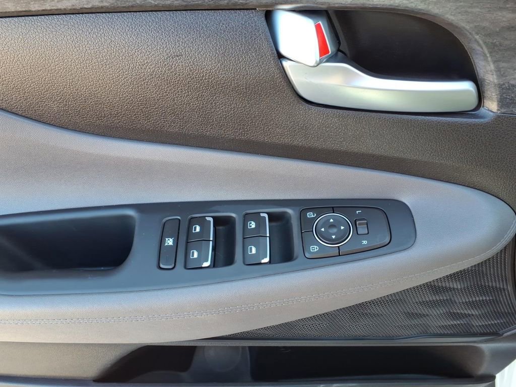 Used 2020 Hyundai Santa Fe SE AWD/4WD image 19