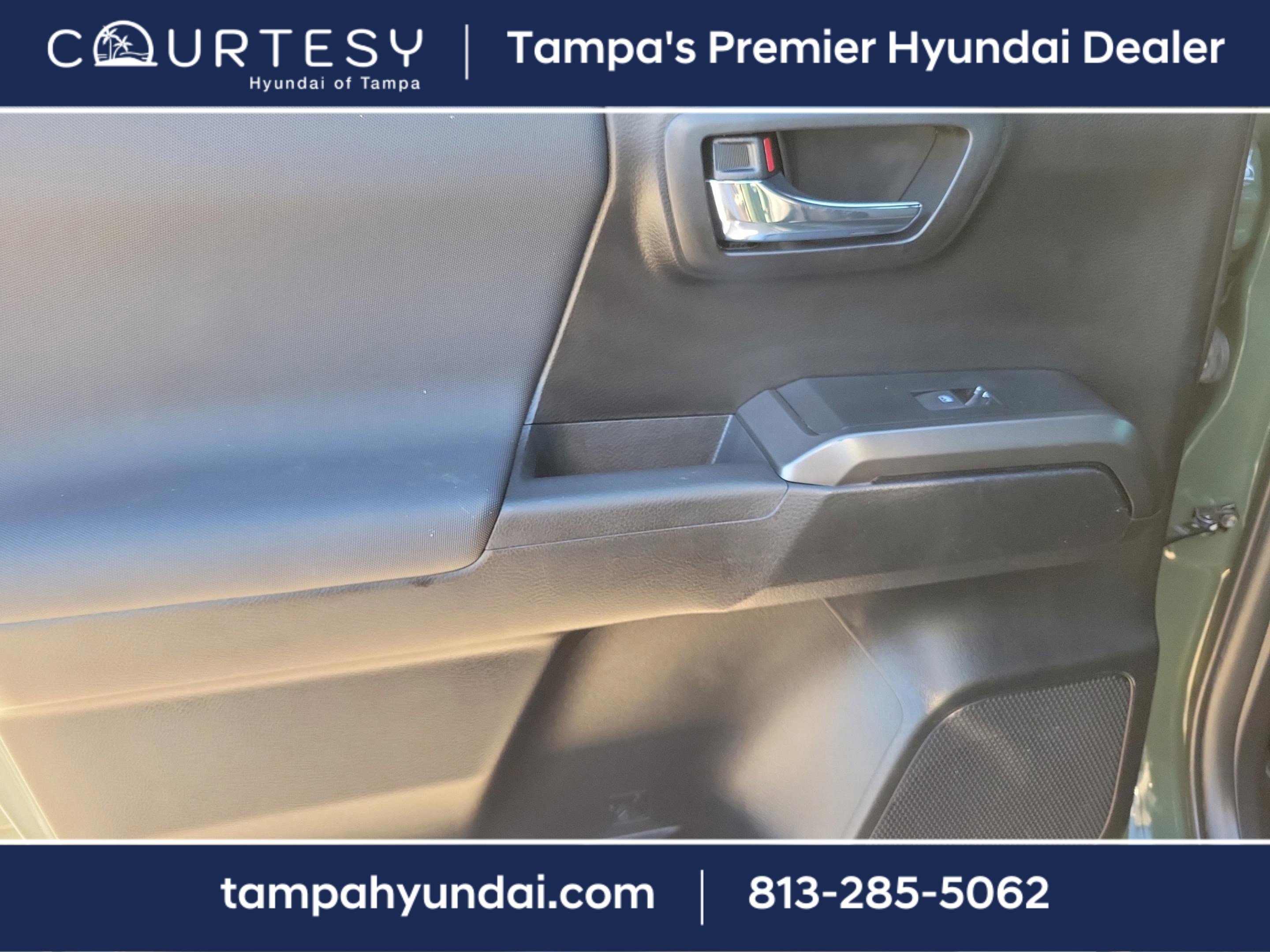 Used 2022 Toyota Tacoma TRD Sport image 9