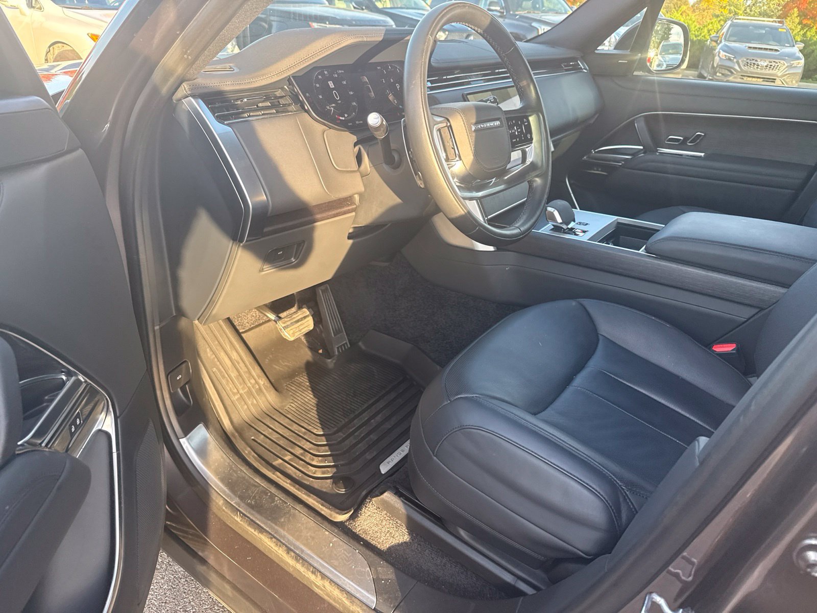 Used 2024 Land Rover Range Rover SE AWD/4WD image 9