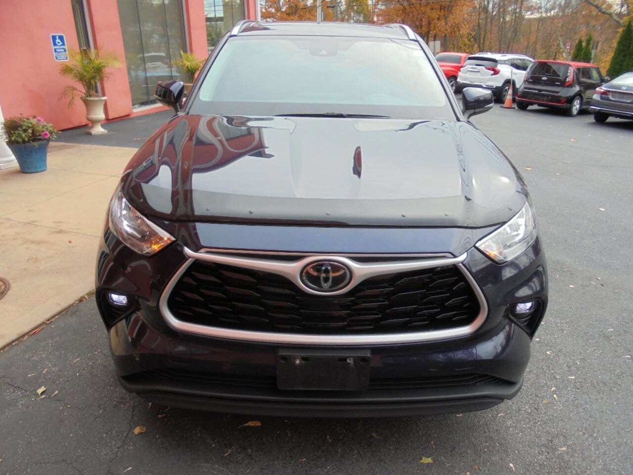 Used 2021 Toyota Highlander XLE AWD/4WD image 38