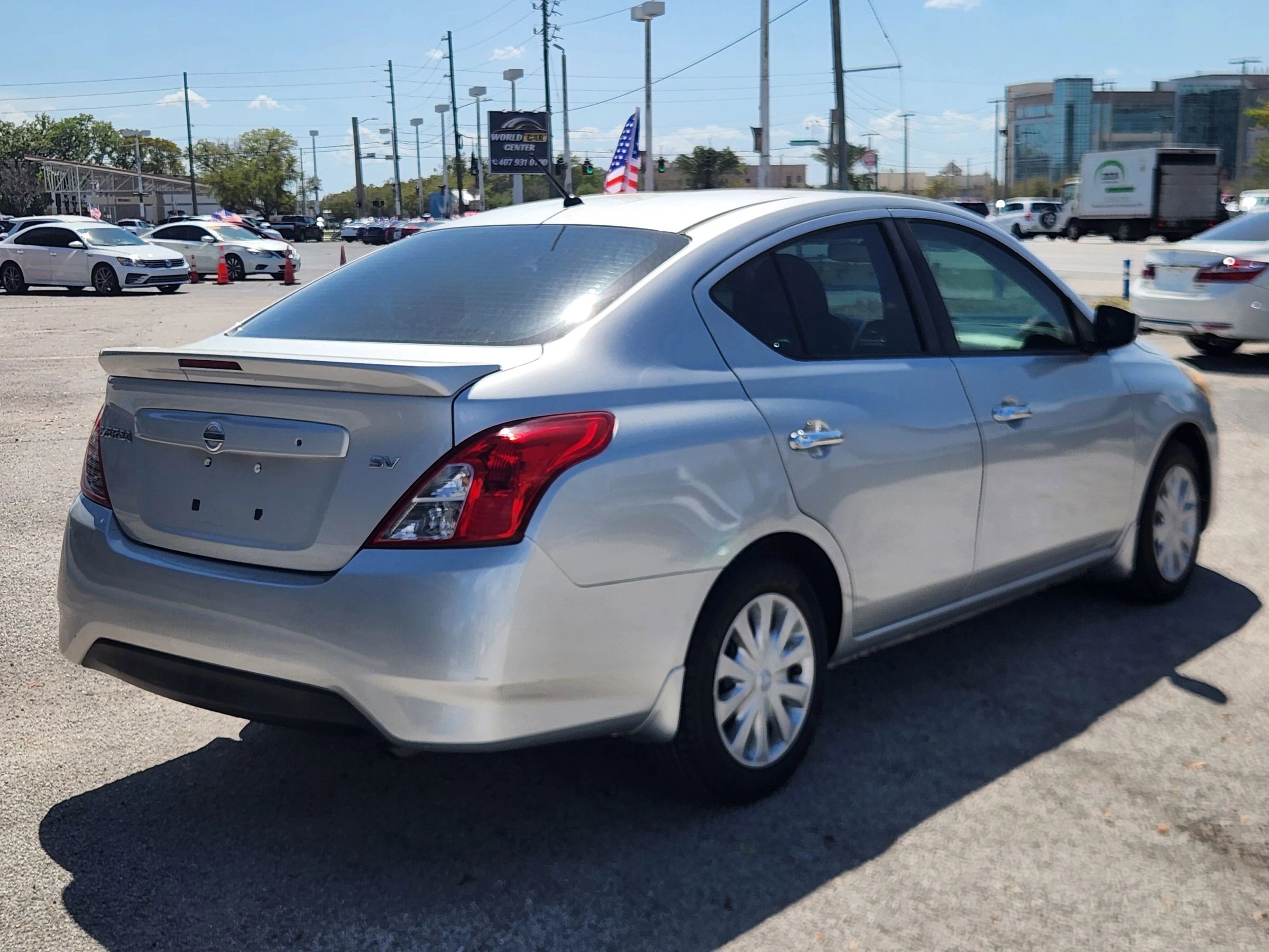 Used 2018 Nissan Versa SV FWD image 8