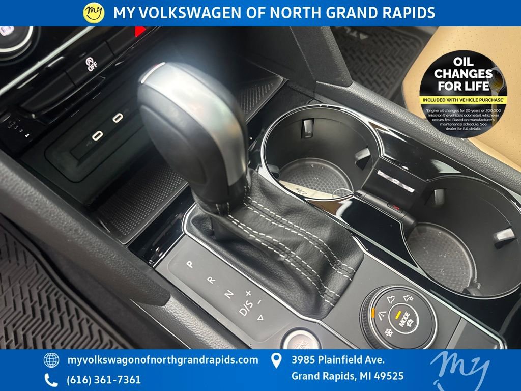 Certified 2023 Volkswagen Atlas Cross Sport SEL R-Line AWD/4WD image 28