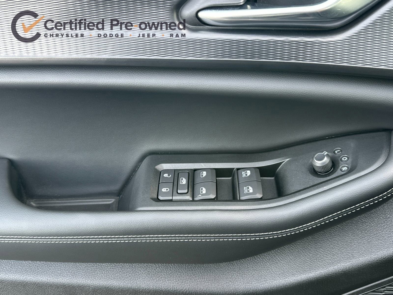 Certified 2025 Jeep Grand Cherokee Laredo X image 12