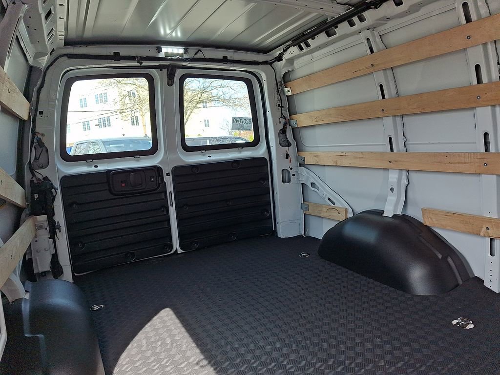 Used 2024 GMC Savana 2500 w/ Driver Convenience Package image 11