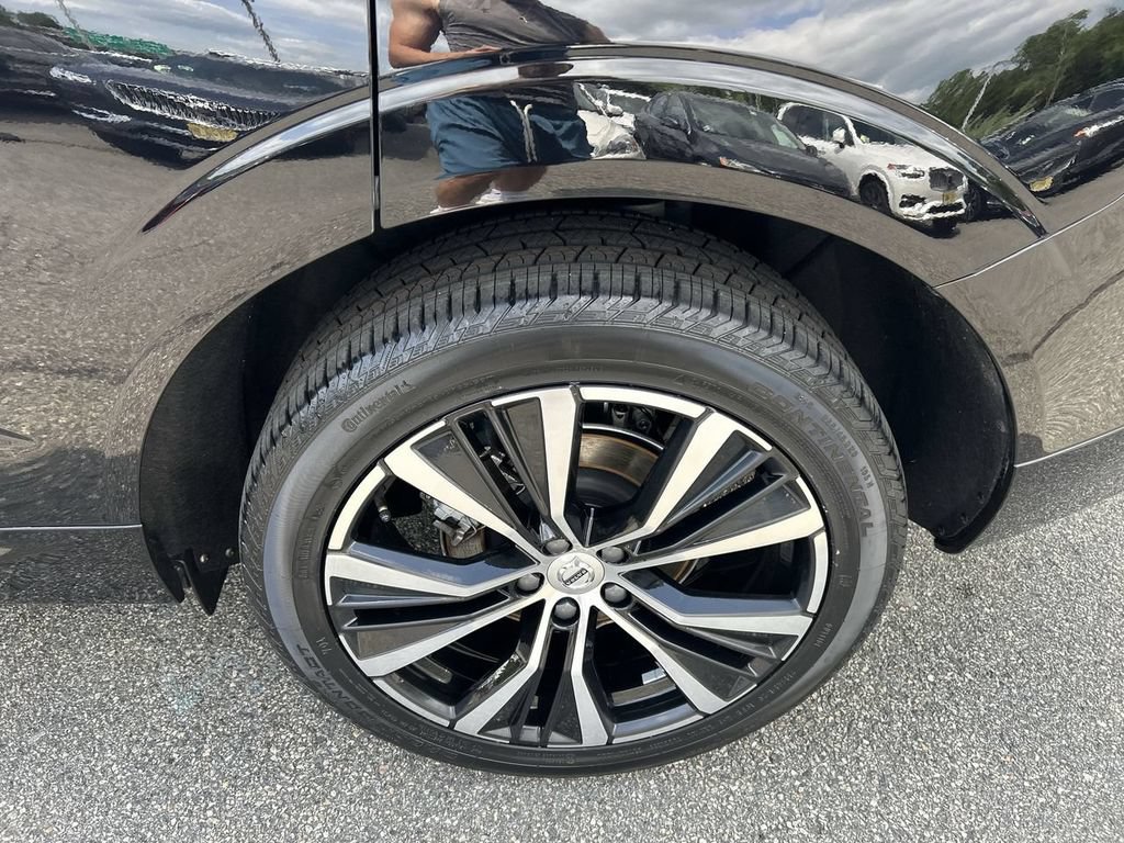 Certified 2023 Volvo XC60 B5 Plus w/ Climate Package AWD/4WD image 11