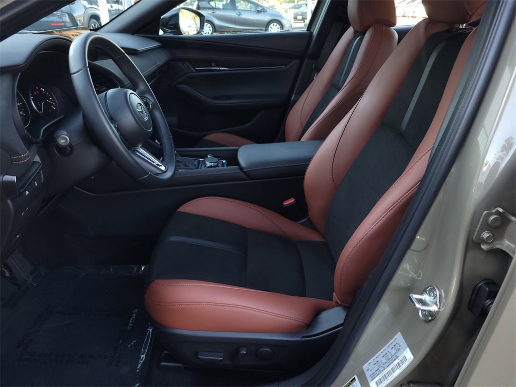 Certified 2025 MAZDA MAZDA3 Carbon w/ Appearance Package image 16