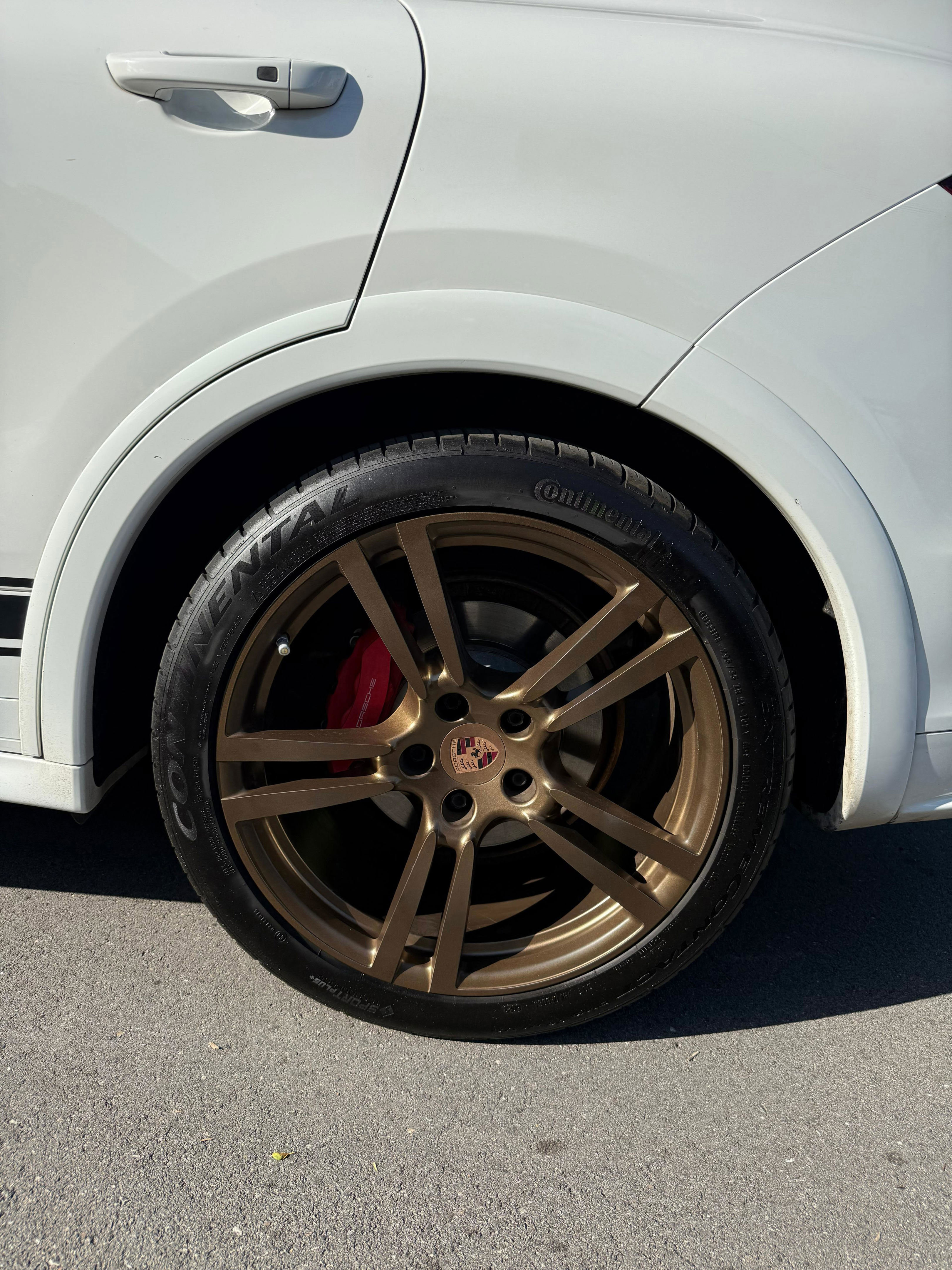 Used 2014 Porsche Cayenne GTS image 6