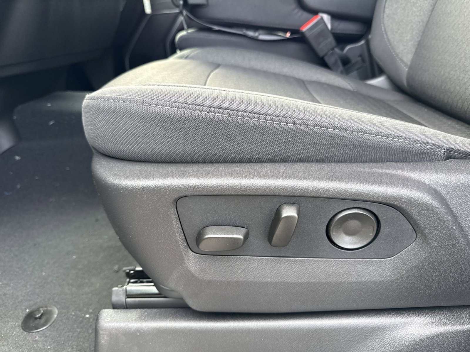 New 2026 GMC Sierra 1500 SLE w/ Preferred Package image 14