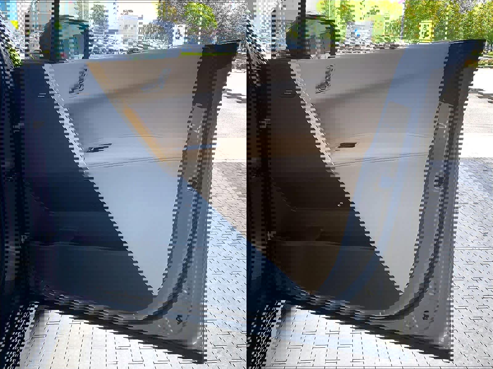 Used 2024 BMW iX xDrive50 w/ Sport Package image 25