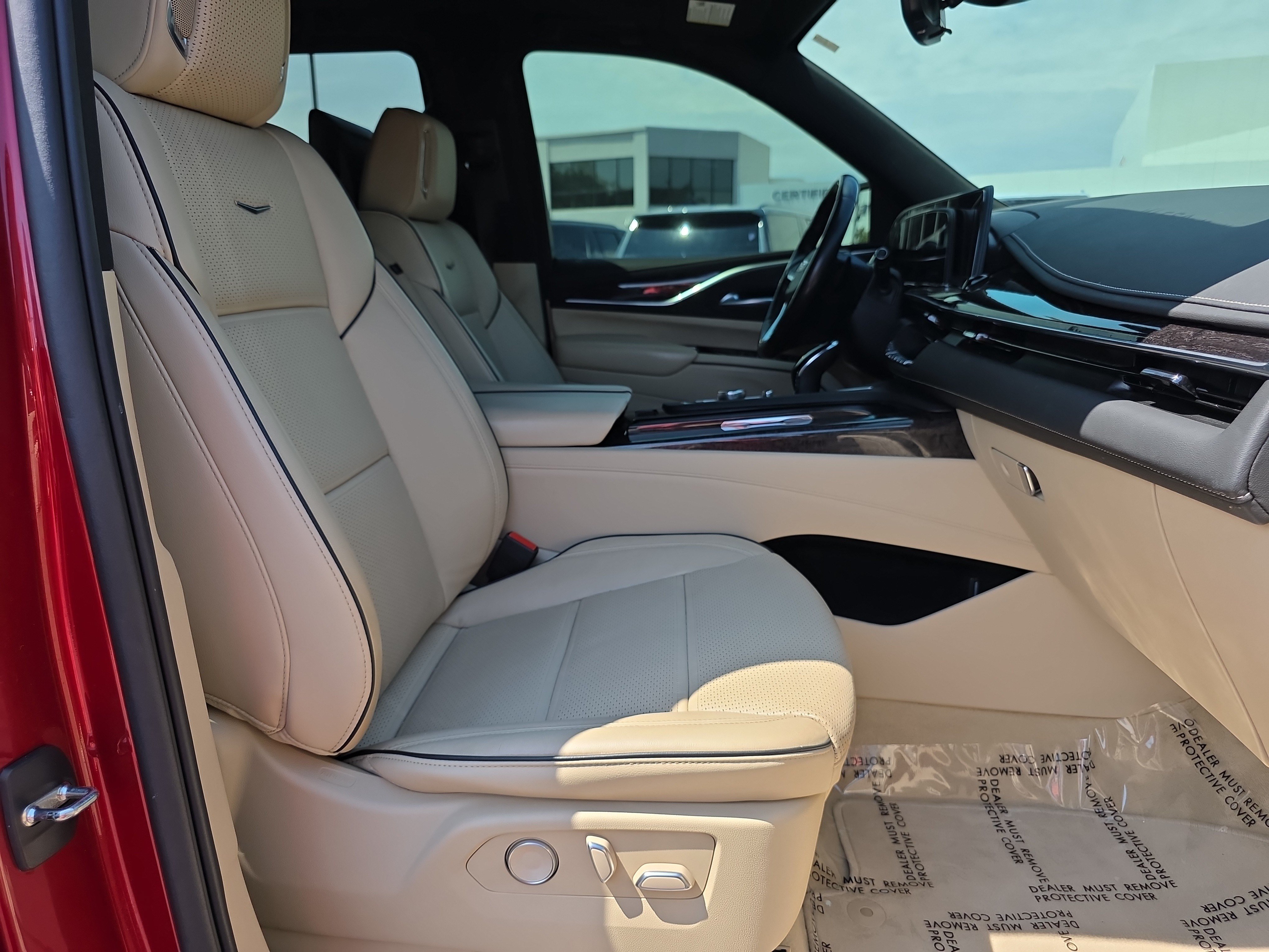 Used 2023 Cadillac Escalade Premium Luxury AWD/4WD image 18