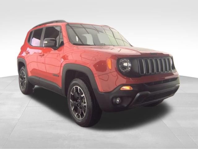 Used 2023 Jeep Renegade Latitude AWD/4WD image 4