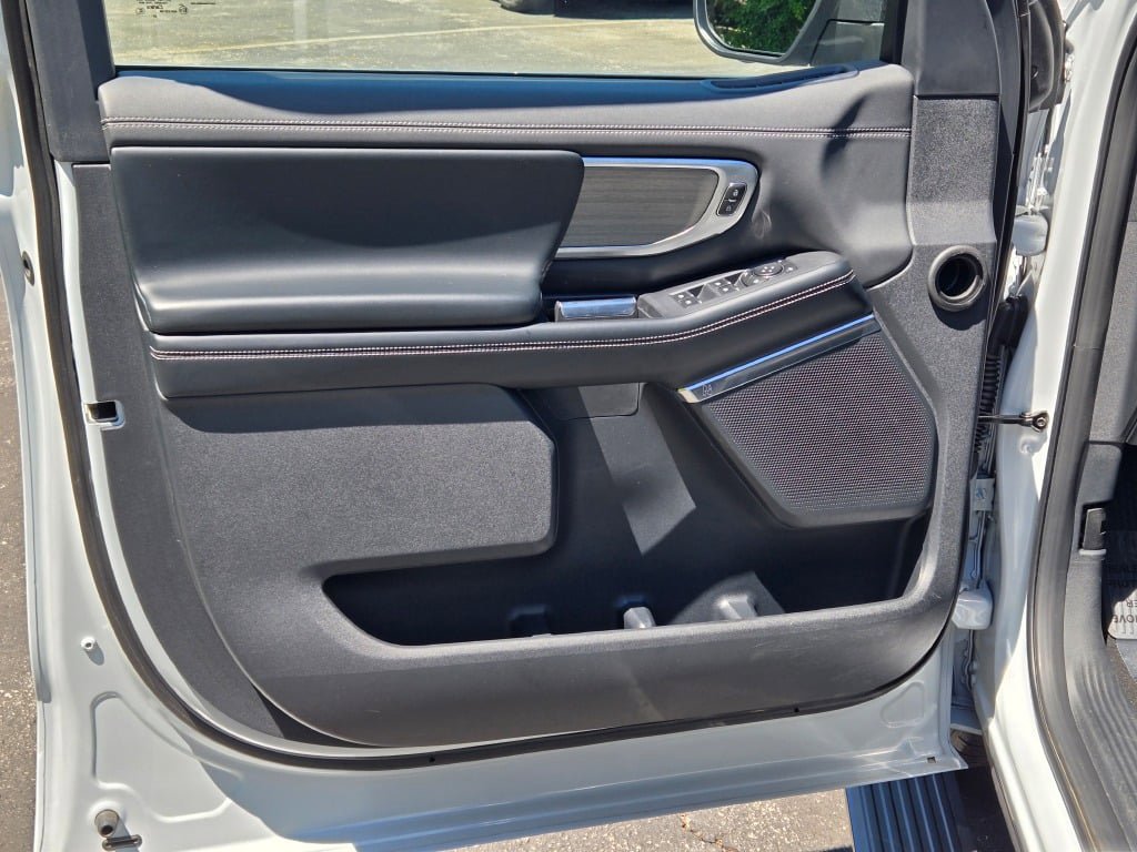 Used 2025 Ford Expedition Platinum AWD/4WD image 27