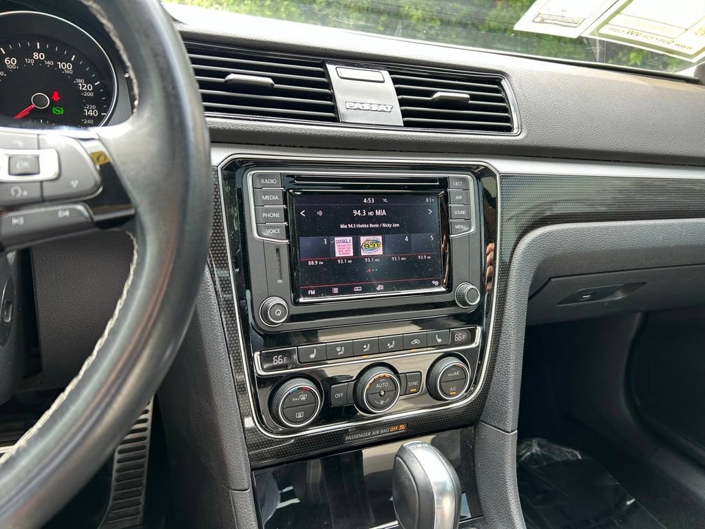 Used 2018 Volkswagen Passat 3.6 FWD image 32