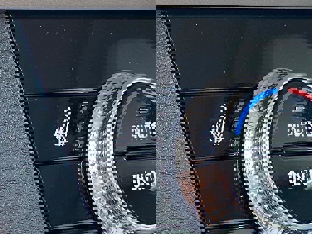 New 2025 Mitsubishi Outlander SE image 11