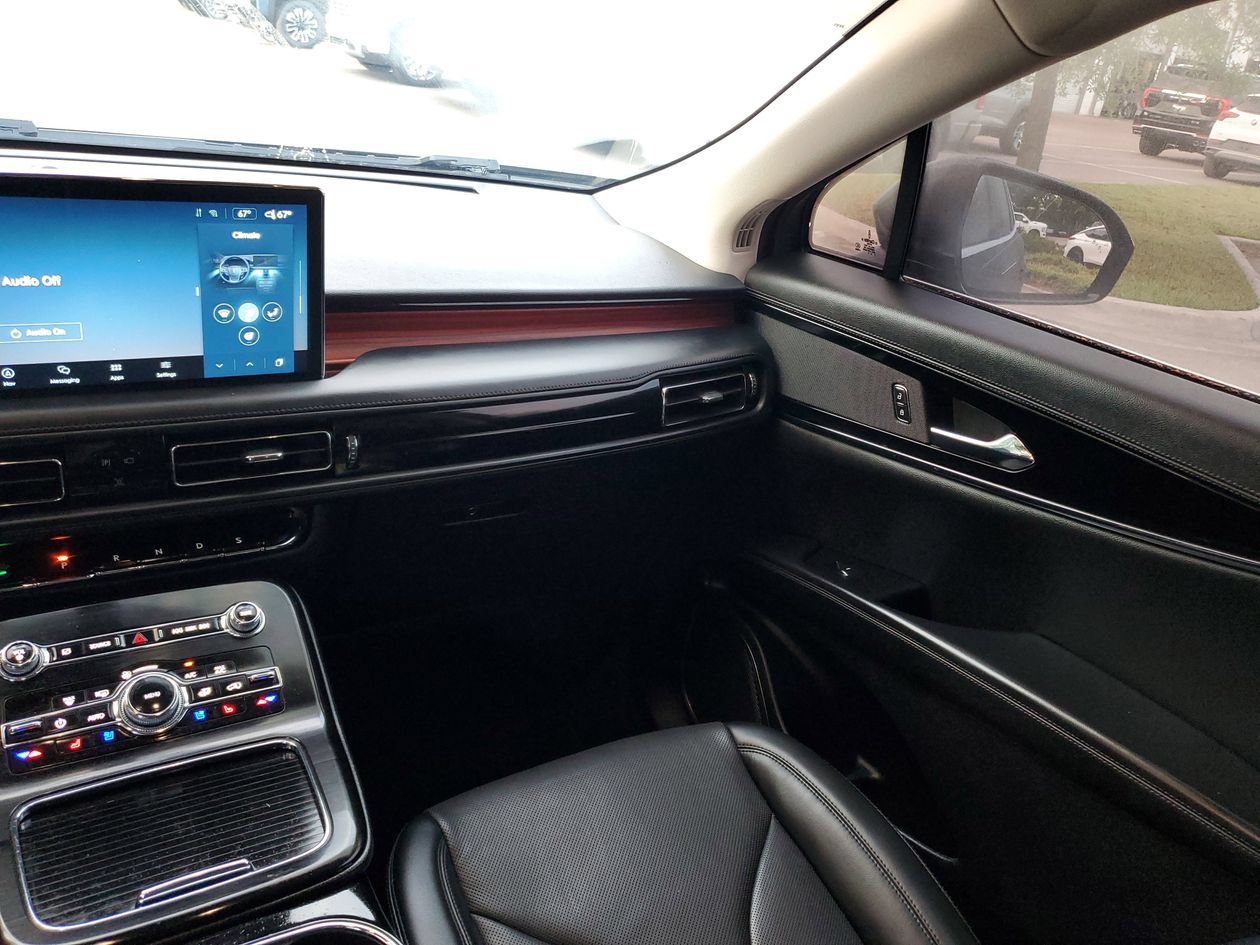 Used 2023 Lincoln Nautilus Reserve AWD/4WD image 14