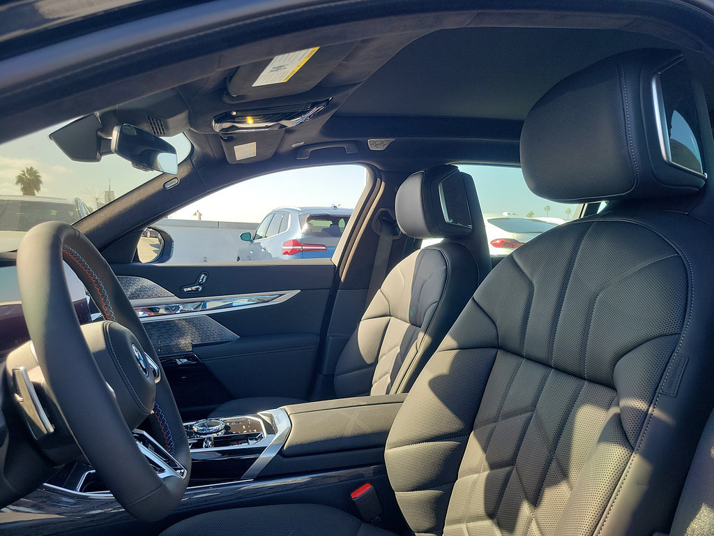 New 2026 BMW i7 M70 w/ Executive Package AWD/4WD image 18