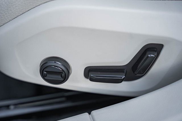 New 2026 Volvo V60 B5 Cross Country Plus w/ Protection Package Premier image 34