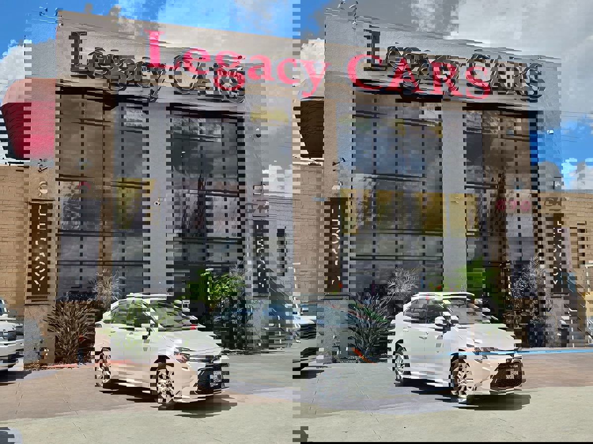 Used 2020 Toyota Corolla XLE FWD image 2