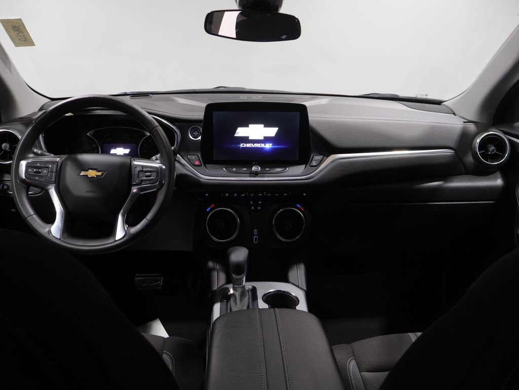 Used 2025 Chevrolet Blazer LT AWD/4WD image 17