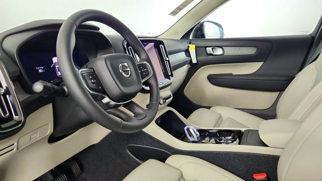 New 2026 Volvo XC40 B5 Plus w/ Protection Package Premier AWD/4WD image 12