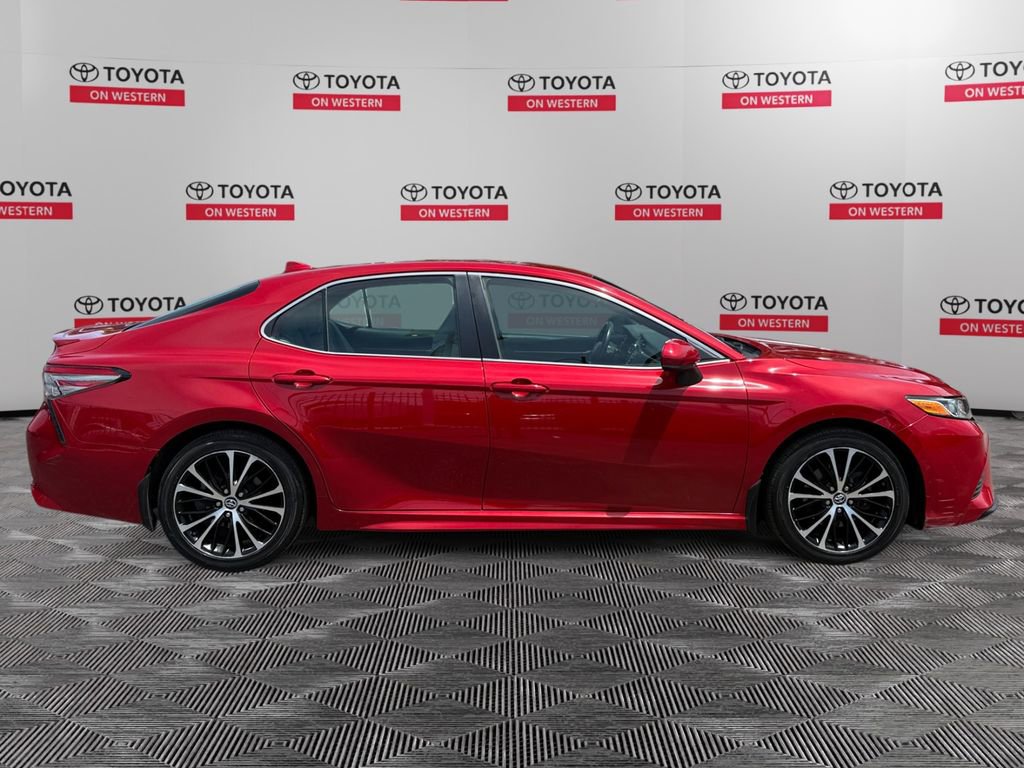 Used 2019 Toyota Camry SE FWD image 4