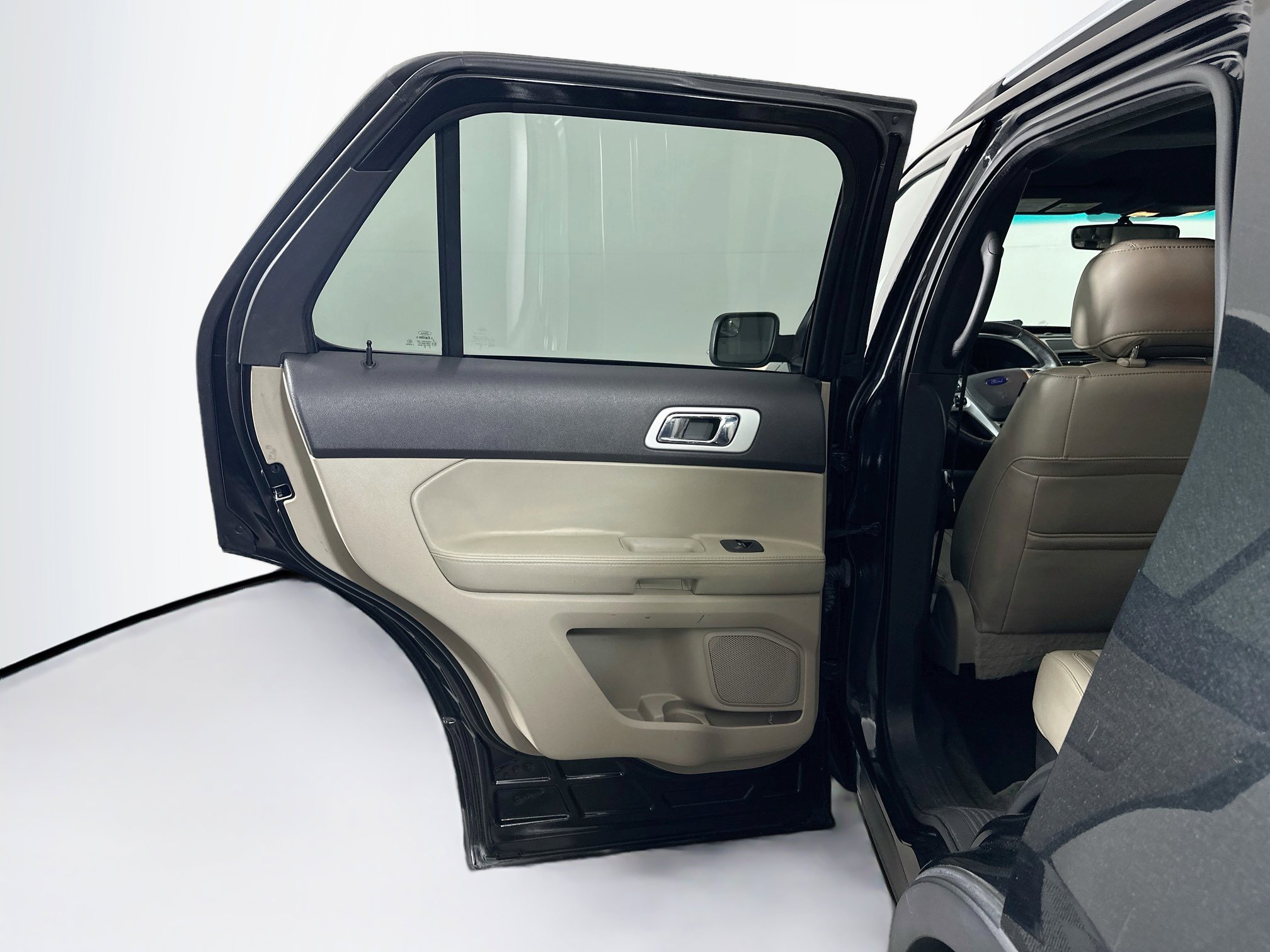 Used 2015 Ford Explorer XLT w/ Equipment Group 202B AWD/4WD image 26