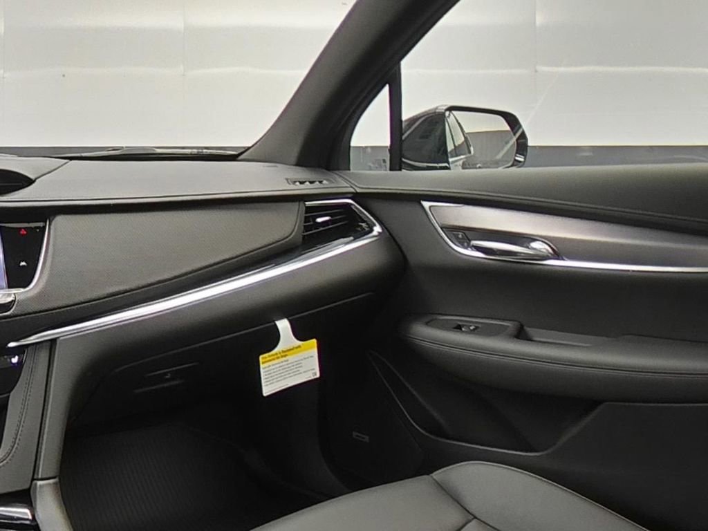 New 2025 Cadillac XT6 Luxury w/ LPO, Floor Liner Package AWD/4WD image 11