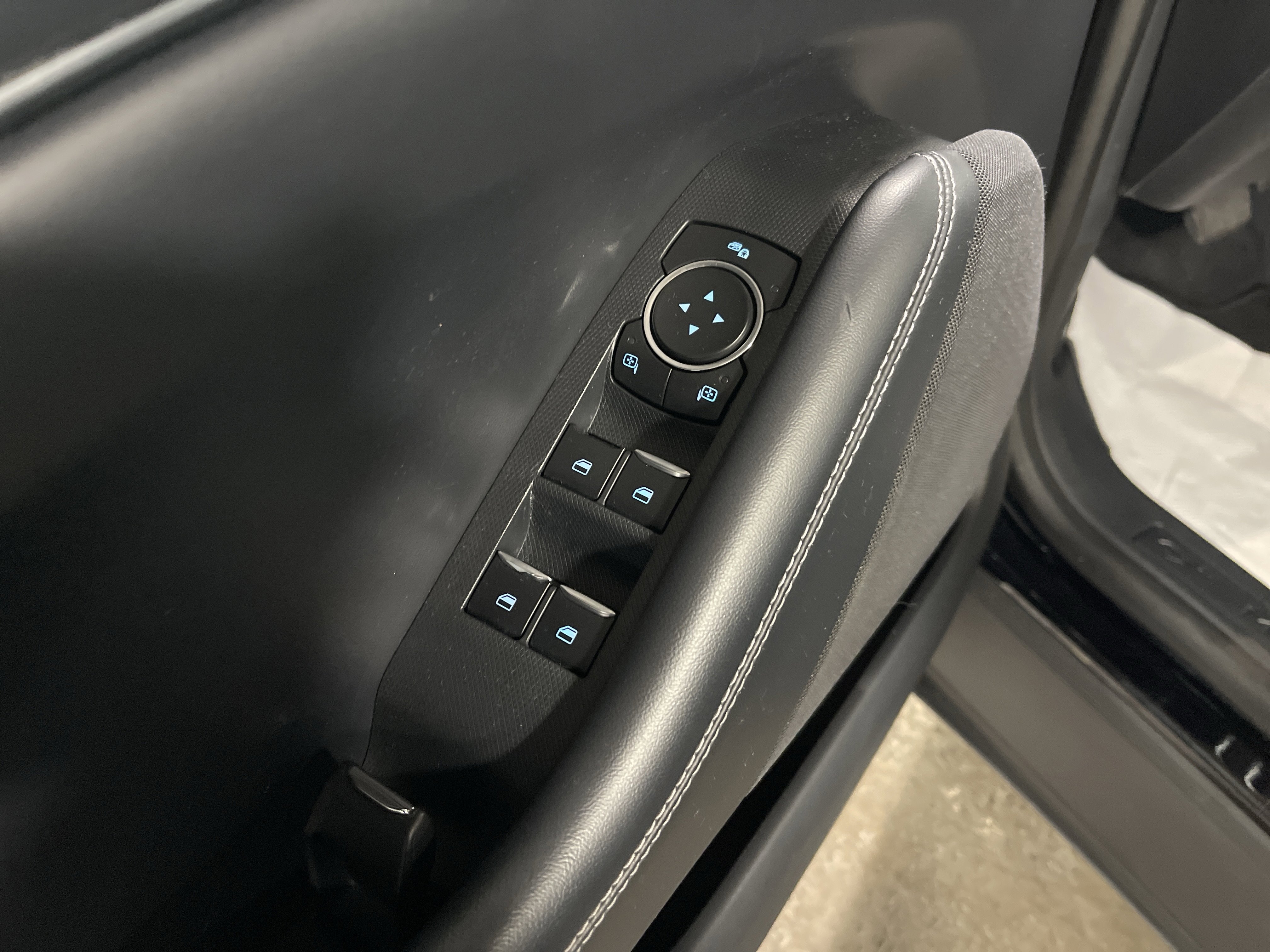 Used 2021 Ford Mustang Mach-E Select image 8