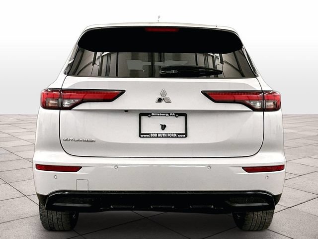 Used 2023 Mitsubishi Outlander SE Black Edition AWD/4WD image 4