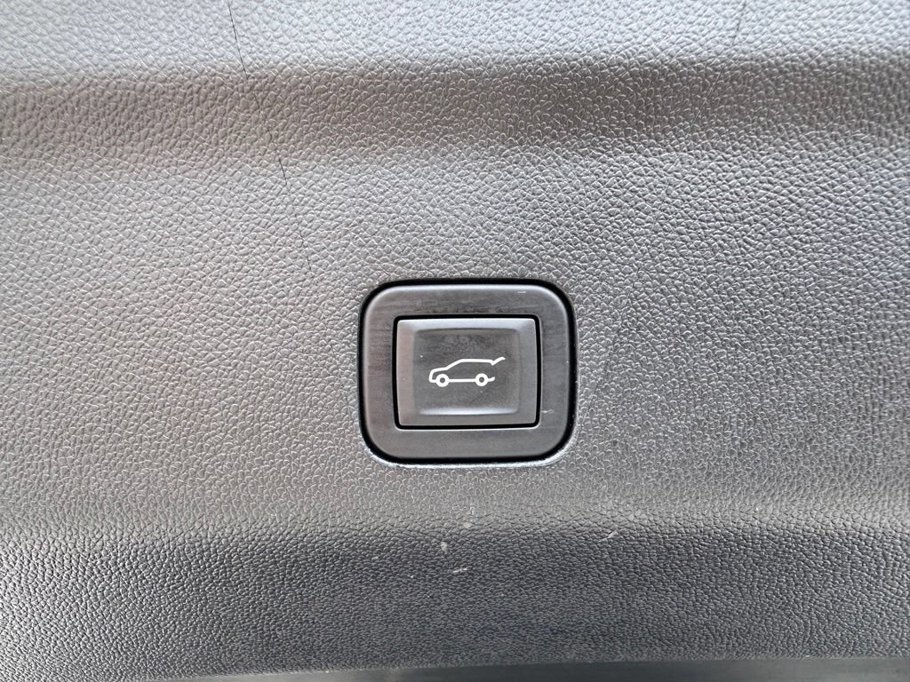 Certified 2025 GMC Yukon AT4 w/ AT4 Premium Package AWD/4WD image 44