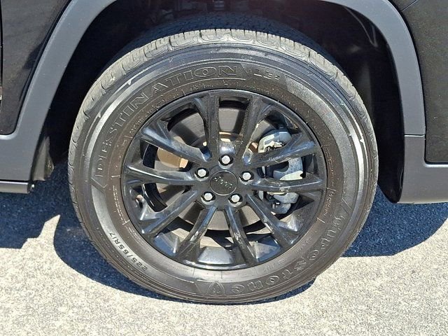 Certified 2023 Jeep Cherokee Altitude Lux AWD/4WD image 11