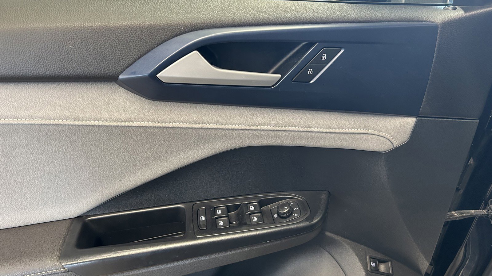 Used 2024 Volkswagen Taos SE image 10