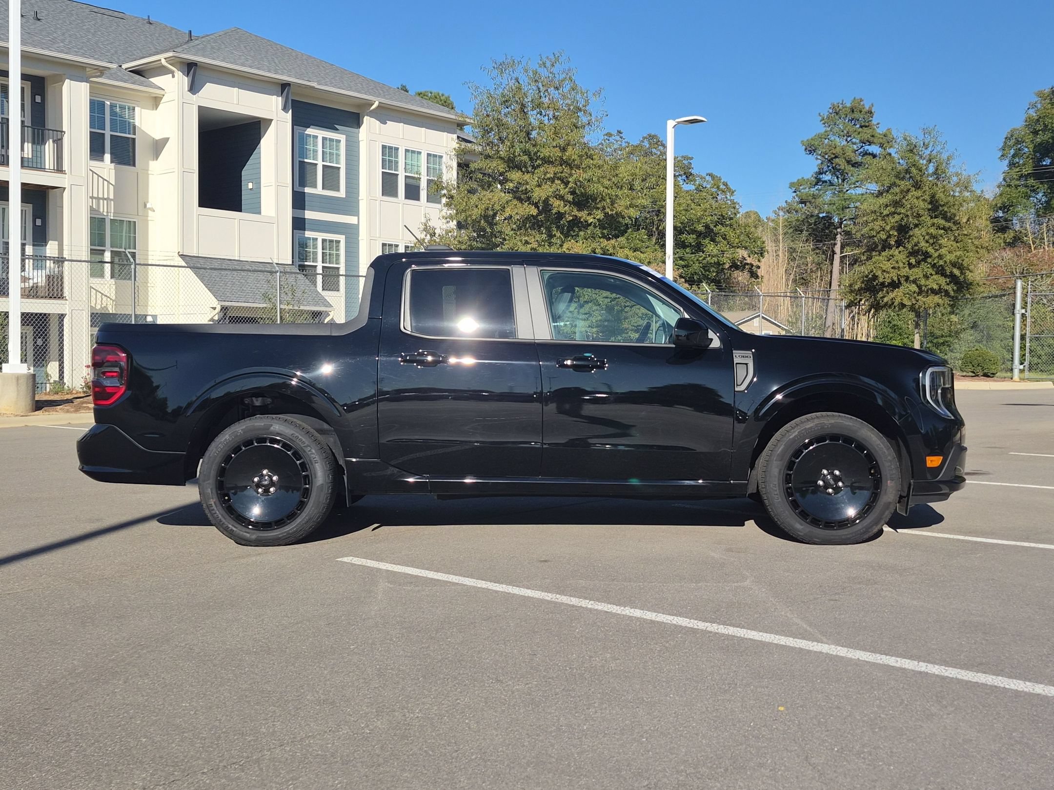 Used 2025 Ford Maverick Lobo AWD/4WD image 3