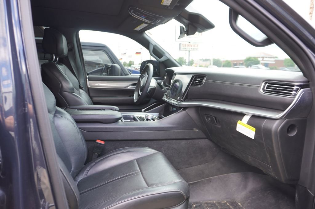 Used 2022 Jeep Wagoneer Series II AWD/4WD image 9