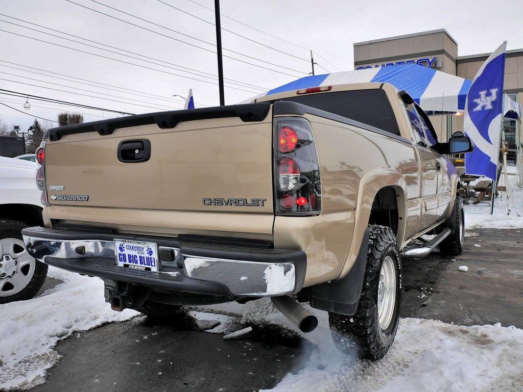 Used 2004 Chevrolet Silverado 2500 LS w/ Heavy-Duty Power Package image 5