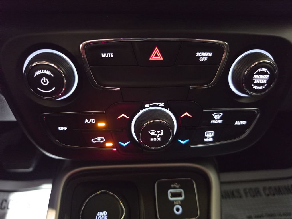 Used 2018 Jeep Compass Latitude w/ Popular Equipment Group AWD/4WD image 16