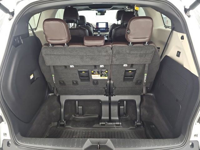 Certified 2022 Toyota Sienna Platinum FWD image 33