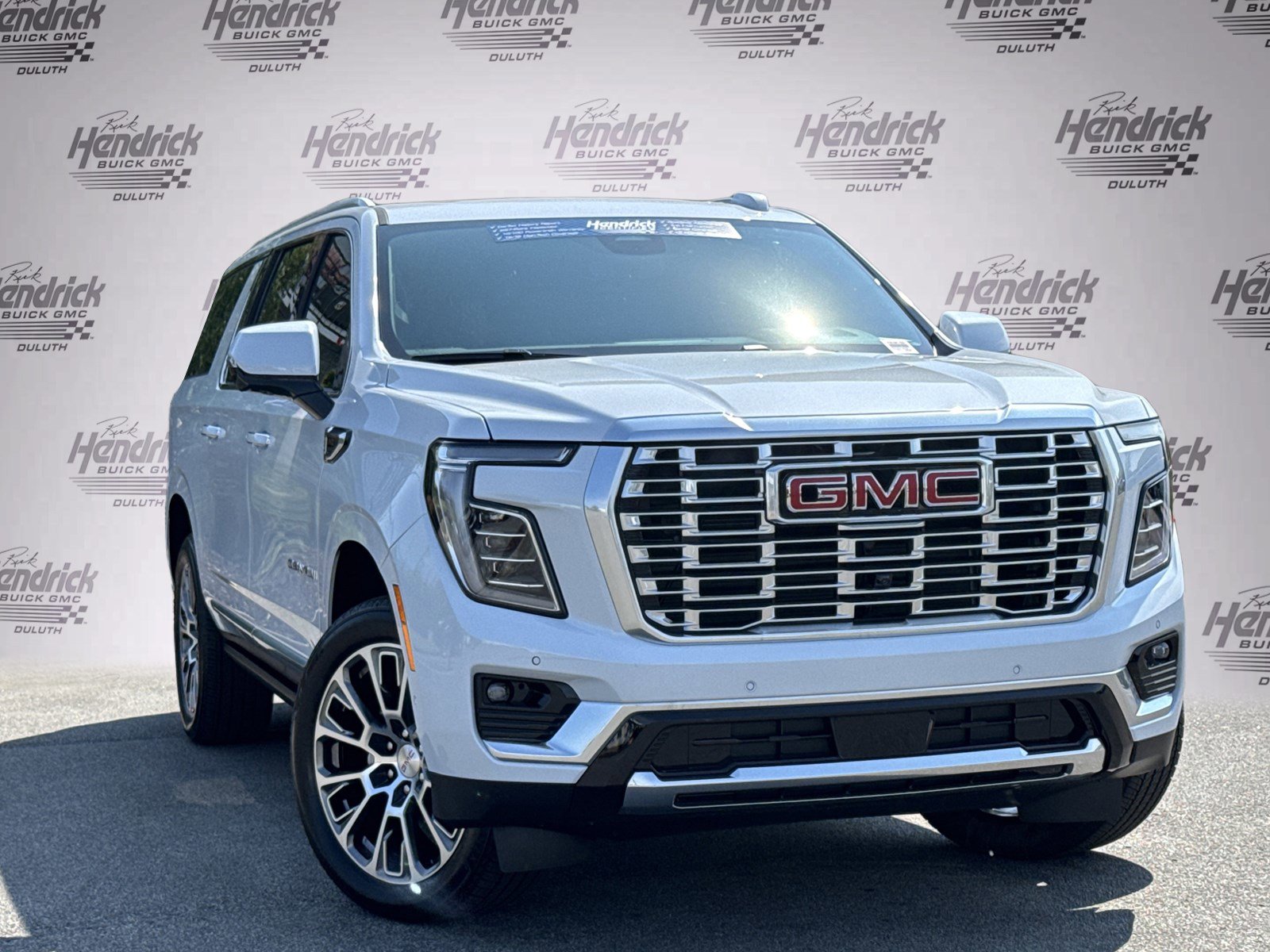 Used 2026 GMC Yukon XL Denali w/ Denali Reserve Package AWD/4WD image 2